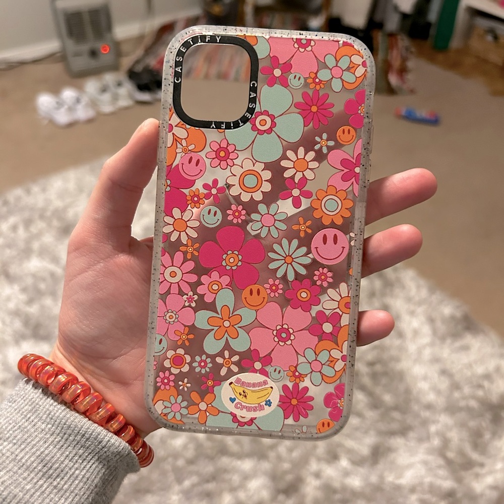 Casetify Groovy Smiley Phone Case iphone 11!!